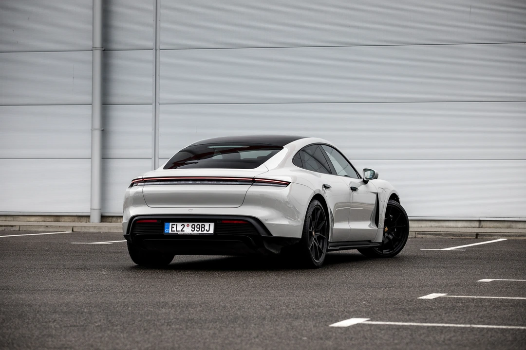 2023 Porsche Taycan GTS - Image 8 of 31