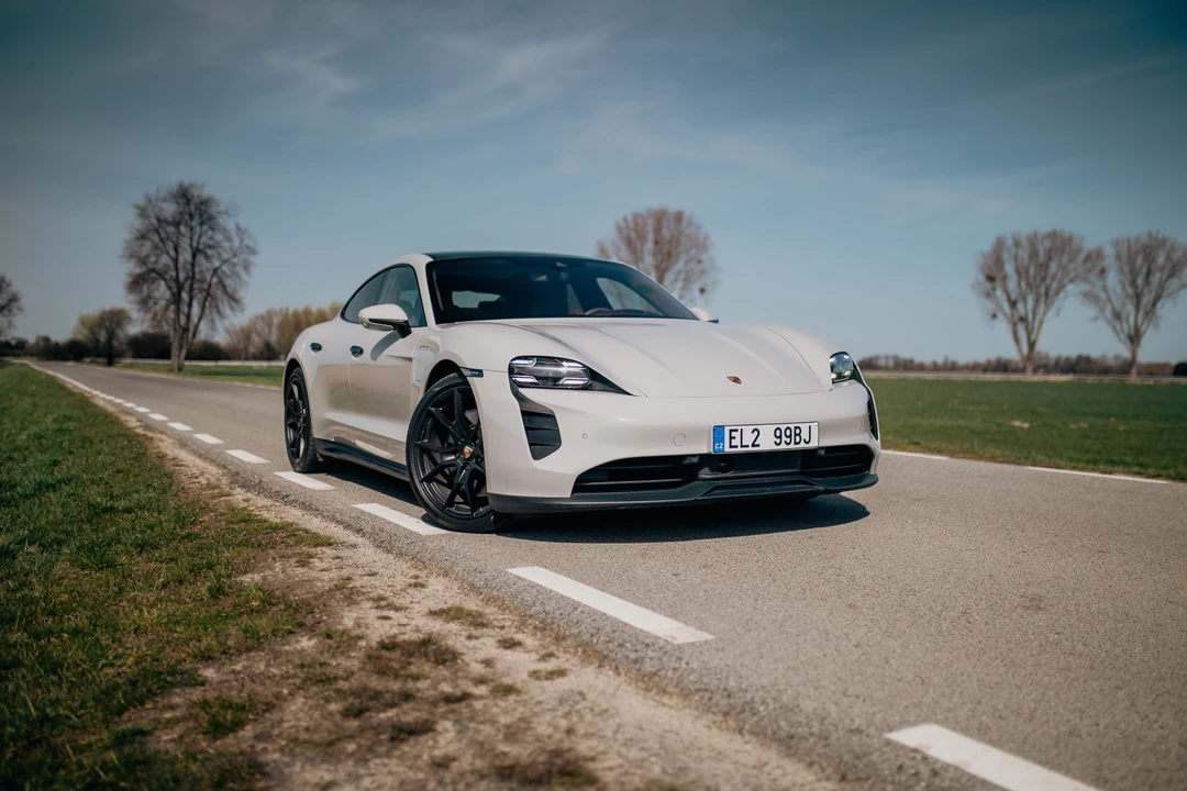 2023 Porsche Taycan GTS - Image 10 of 31