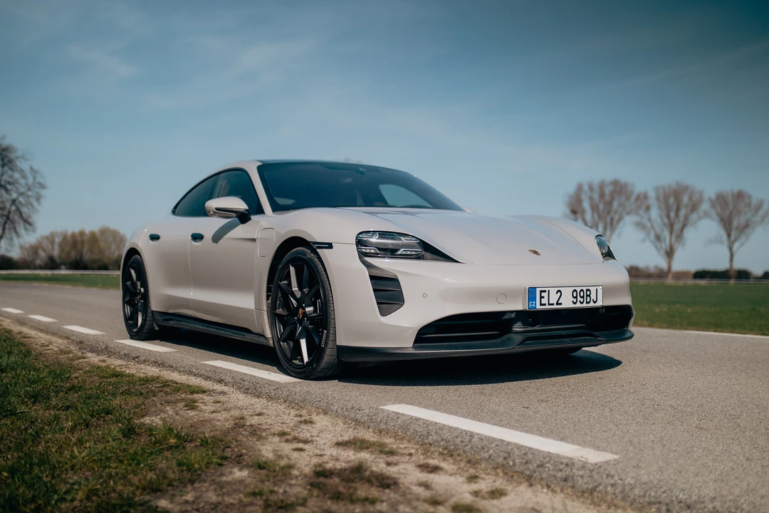 2023 Porsche Taycan GTS - Image 11 of 31
