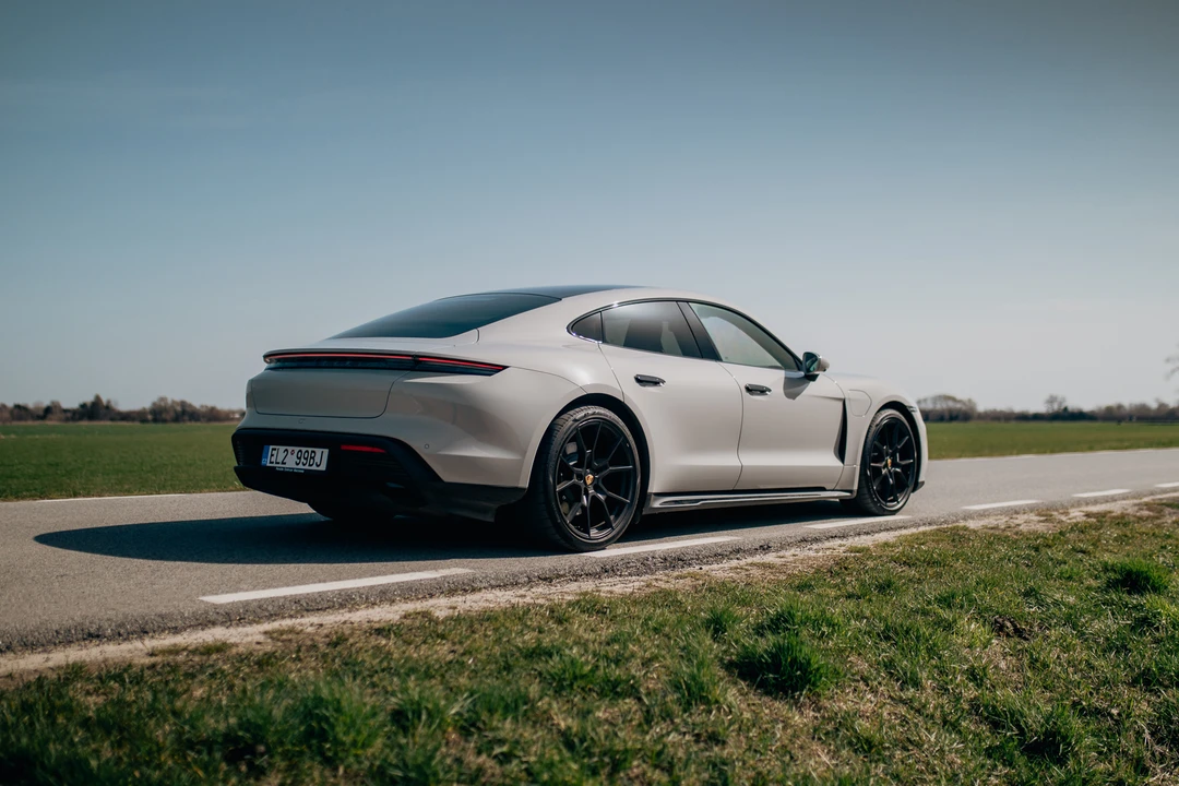 2023 Porsche Taycan GTS - Image 13 of 31