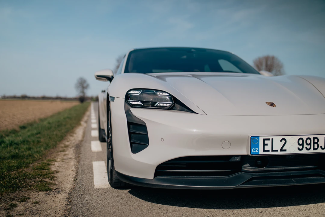2023 Porsche Taycan GTS - Image 28 of 31