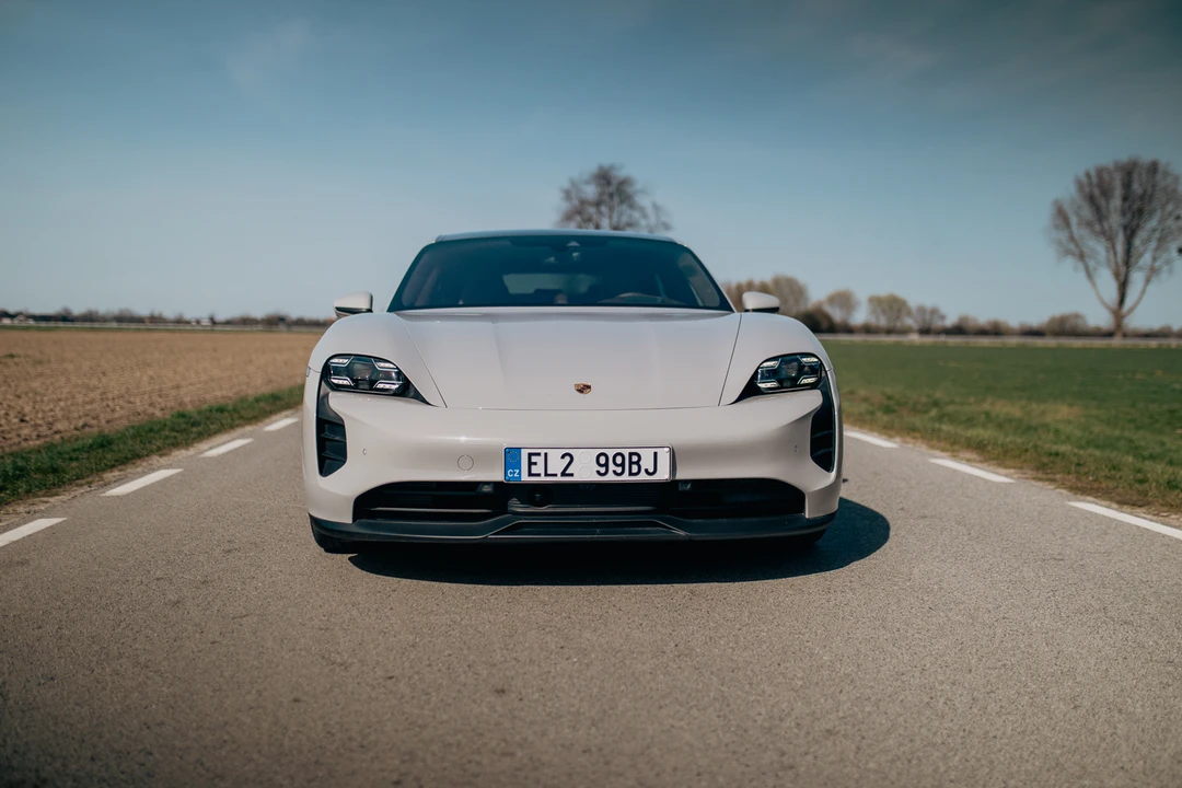 2023 Porsche Taycan GTS - Image 14 of 31