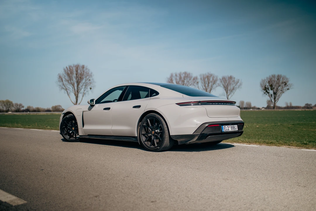 2023 Porsche Taycan GTS - Image 16 of 31