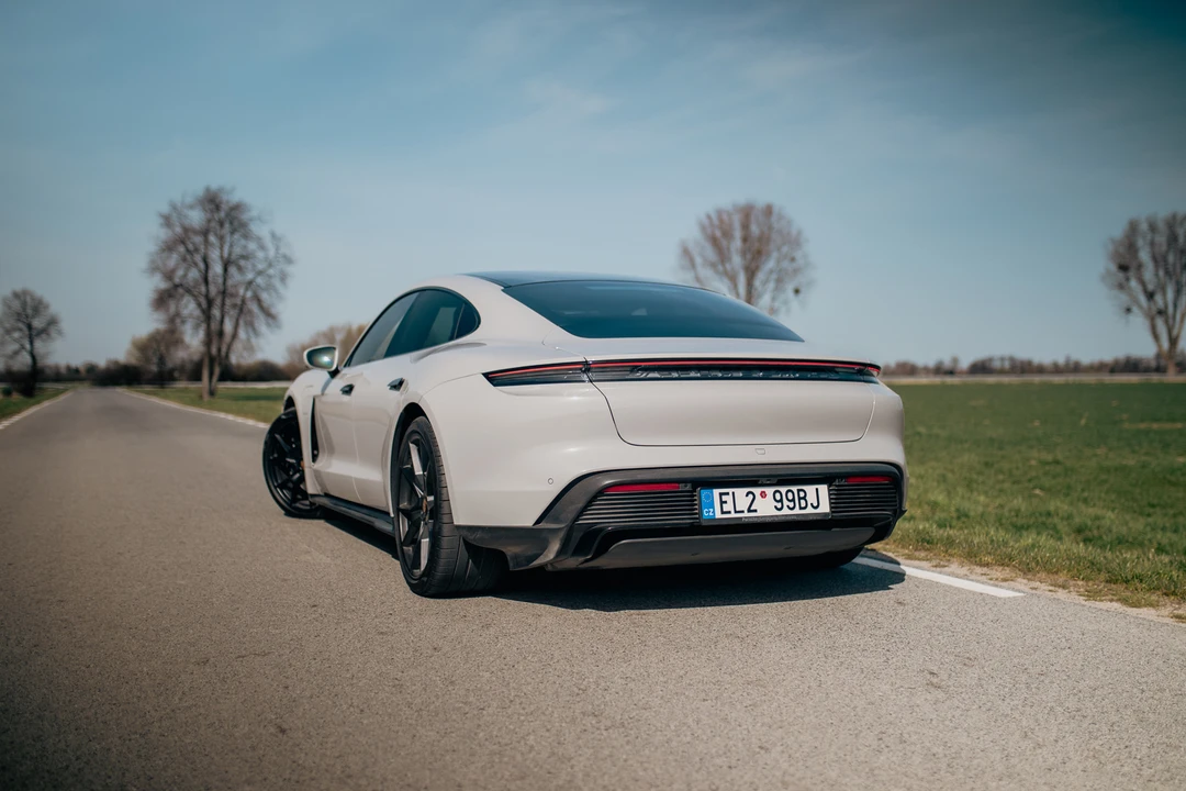 2023 Porsche Taycan GTS - Image 17 of 31