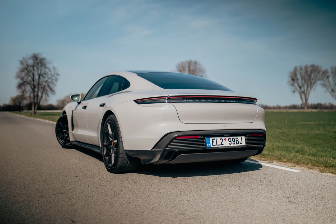 2023 Porsche Taycan GTS - Image 18 of 31