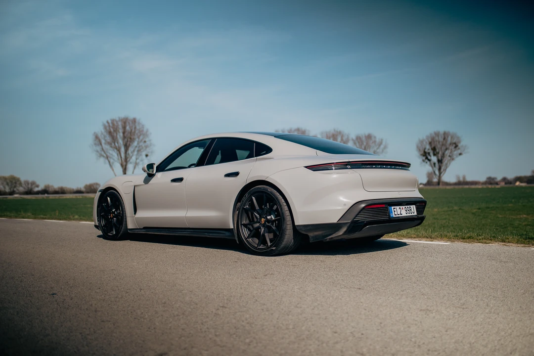 2023 Porsche Taycan GTS - Image 20 of 31