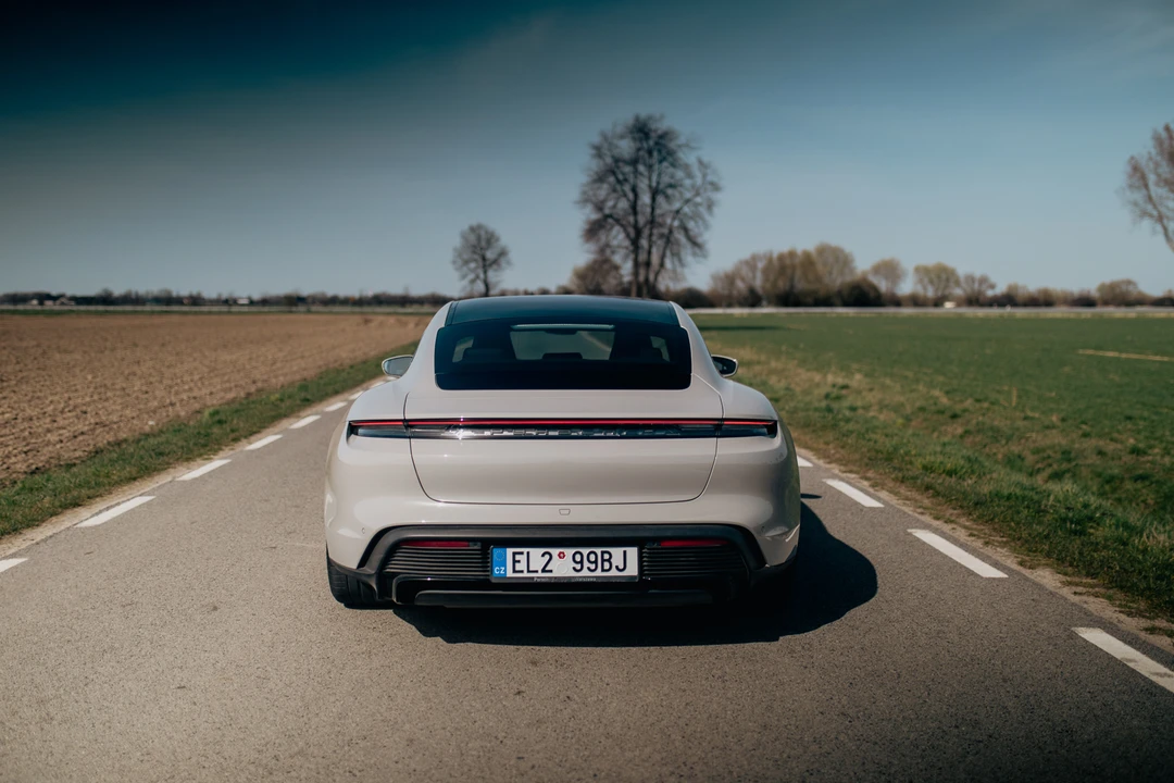 2023 Porsche Taycan GTS - Image 22 of 31