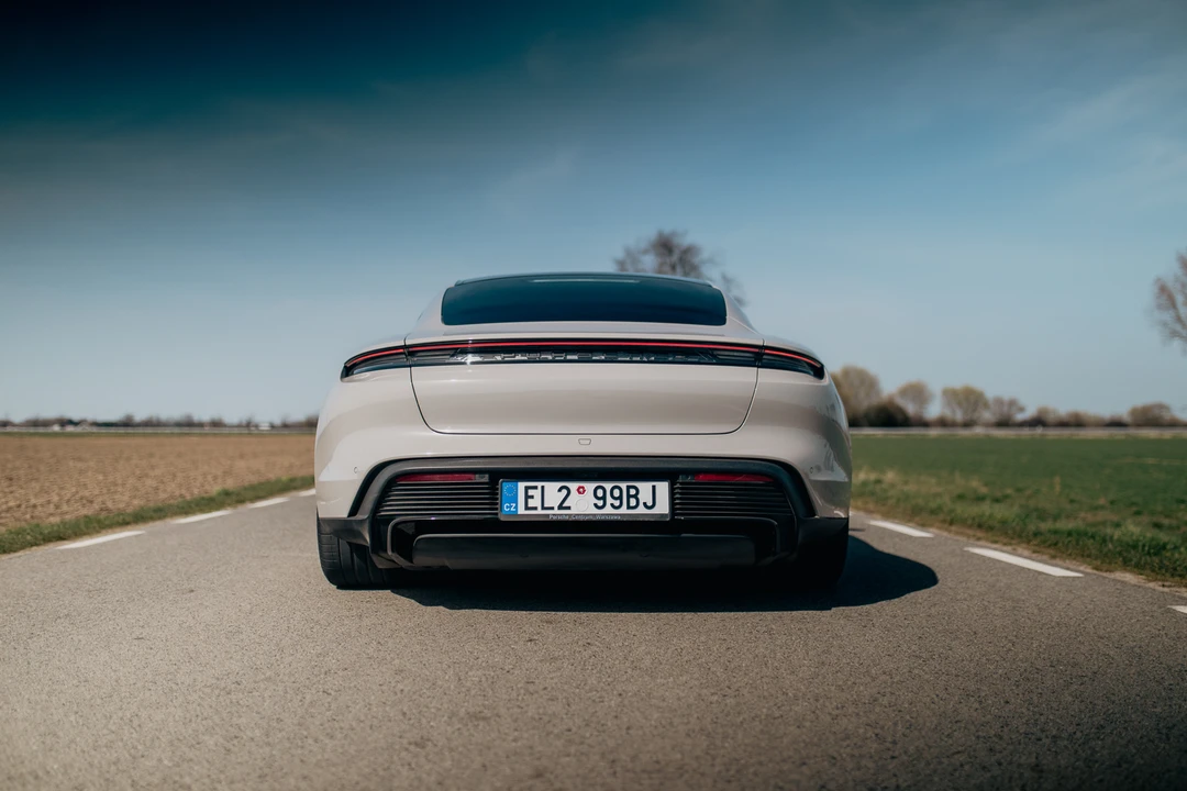 2023 Porsche Taycan GTS - Image 23 of 31