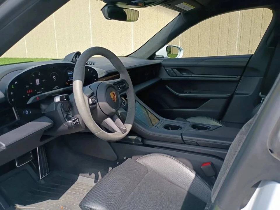2023 Porsche Taycan GTS - Image 4 of 5