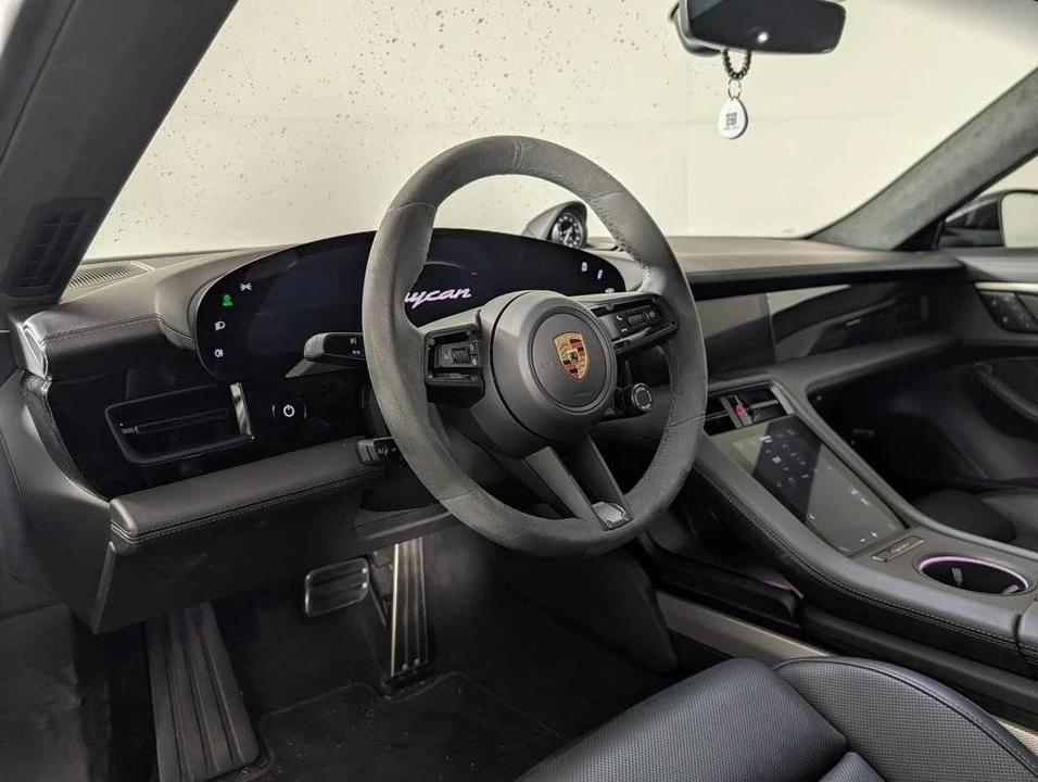 2023 Porsche Taycan GTS - Image 4 of 5