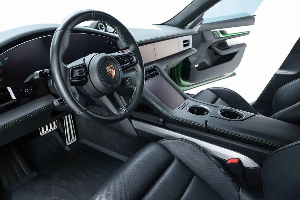 2023 Porsche Taycan GTS - Image 4 of 5