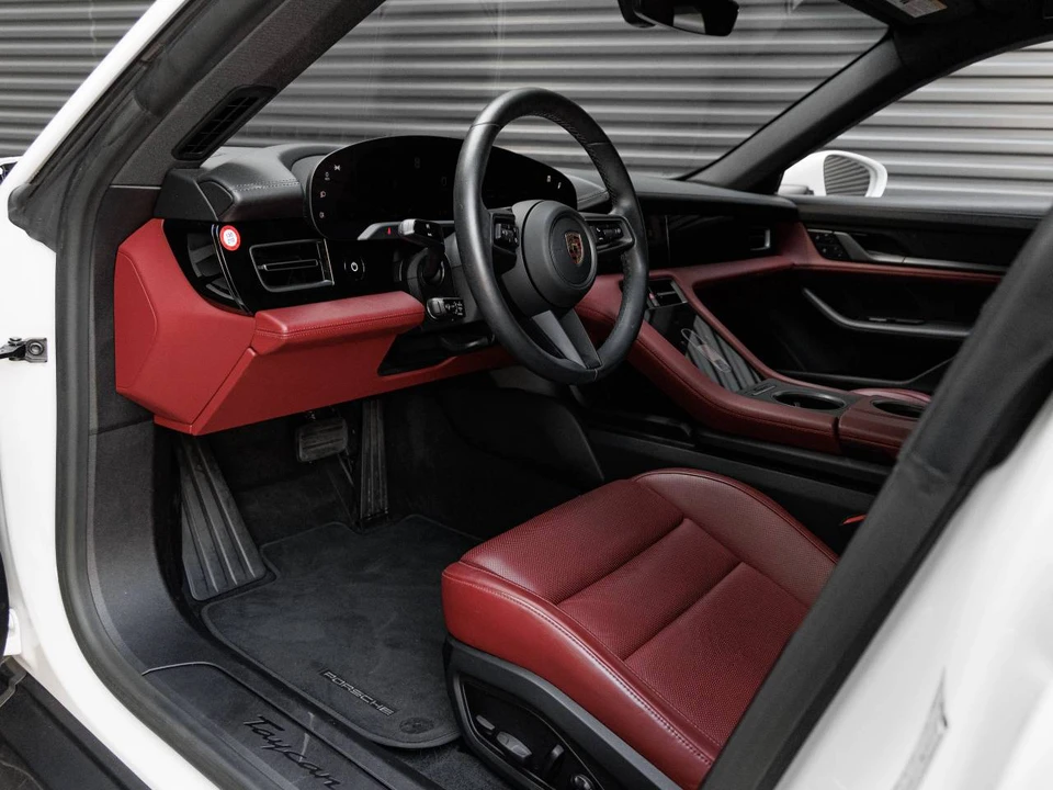 2023 Porsche Taycan - Image 4 of 5