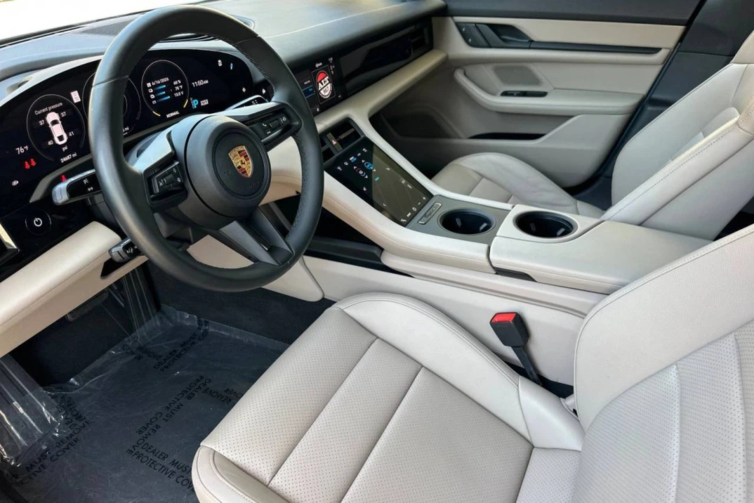 2023 Porsche Taycan - Image 4 of 5
