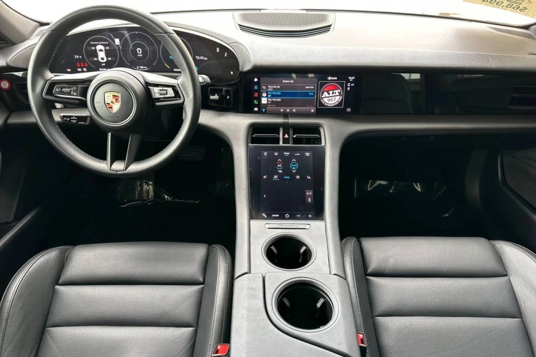 2023 Porsche Taycan - Image 4 of 5