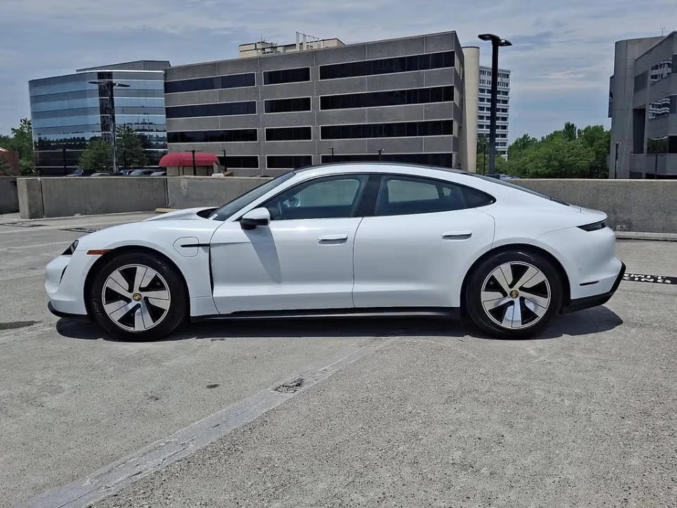 2023 Porsche Taycan - Image 11 of 31