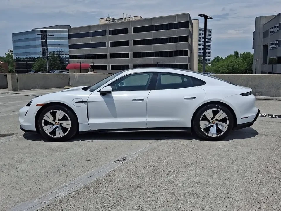 2023 Porsche Taycan - Image 15 of 31