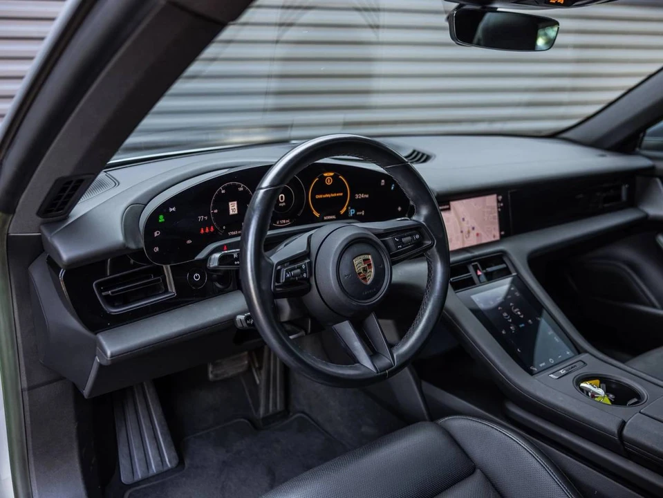 2023 Porsche Taycan - Image 4 of 5