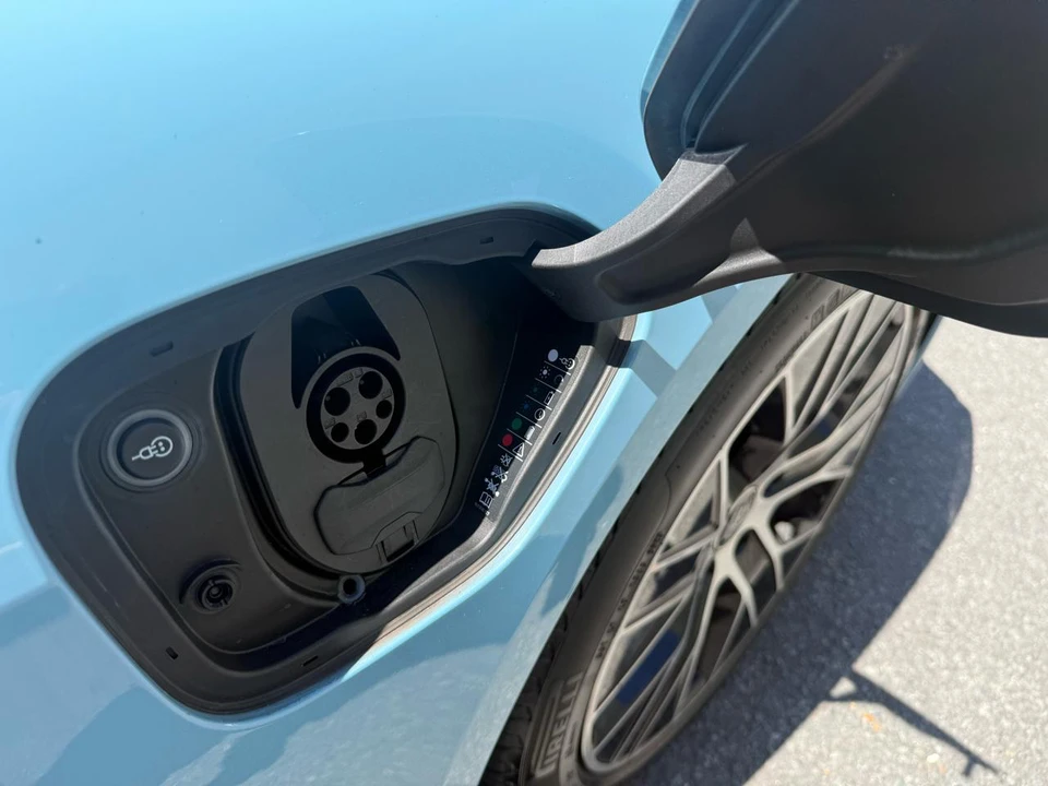 2023 Porsche Taycan - Image 24 of 25