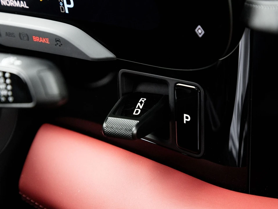 2023 Porsche Taycan - Image 18 of 31