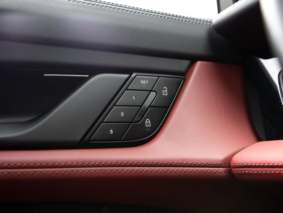 2023 Porsche Taycan - Image 19 of 31