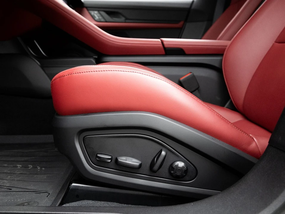 2023 Porsche Taycan - Image 23 of 31