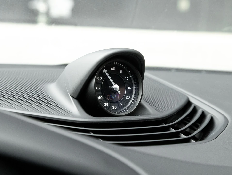 2023 Porsche Taycan - Image 25 of 31