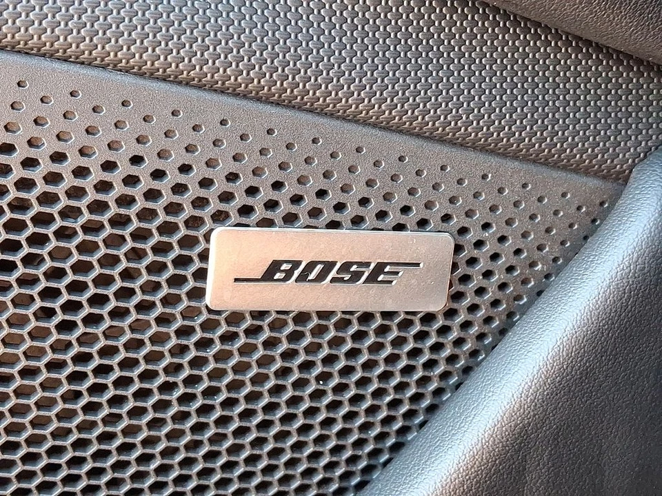 2023 Porsche Taycan - Image 28 of 31