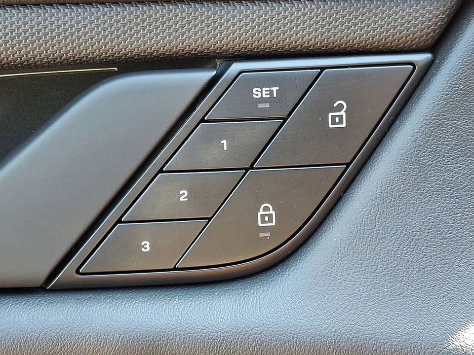2023 Porsche Taycan - Image 27 of 31