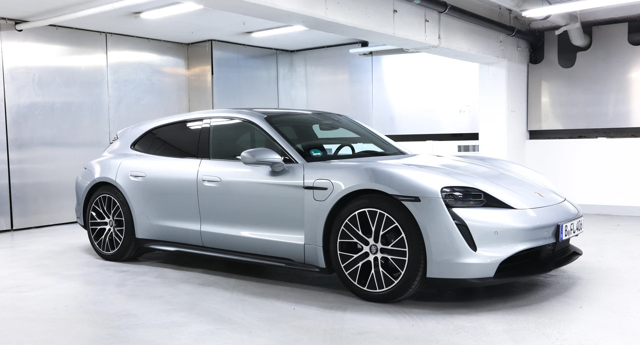 2023 Porsche Taycan - Image 8 of 31