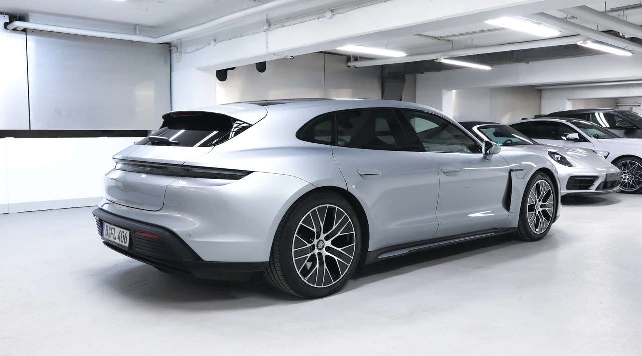 2023 Porsche Taycan - Image 4 of 31