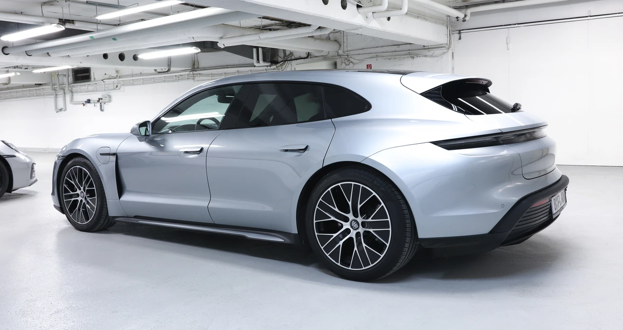 2023 Porsche Taycan - Image 5 of 31