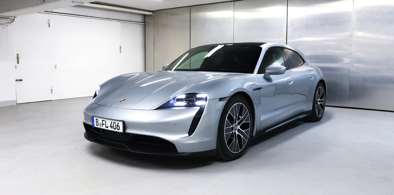 2023 Porsche Taycan - Image 11 of 31