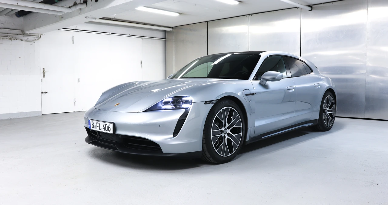 2023 Porsche Taycan - Image 7 of 31