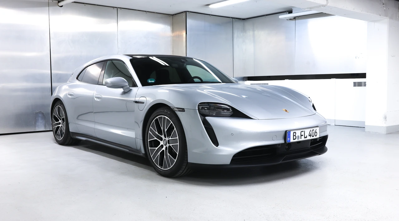 2023 Porsche Taycan - Image 3 of 31