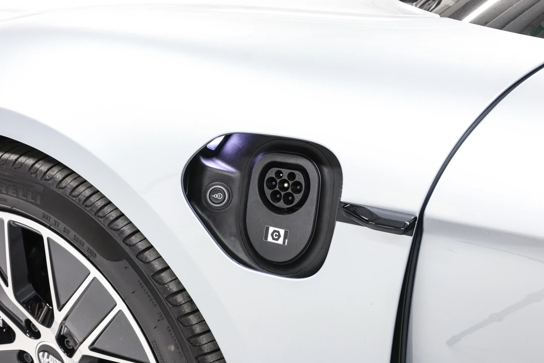 2023 Porsche Taycan - Image 24 of 31