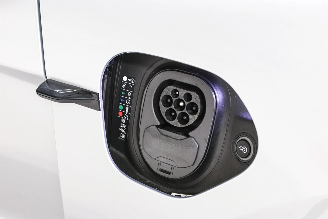 2023 Porsche Taycan - Image 27 of 31