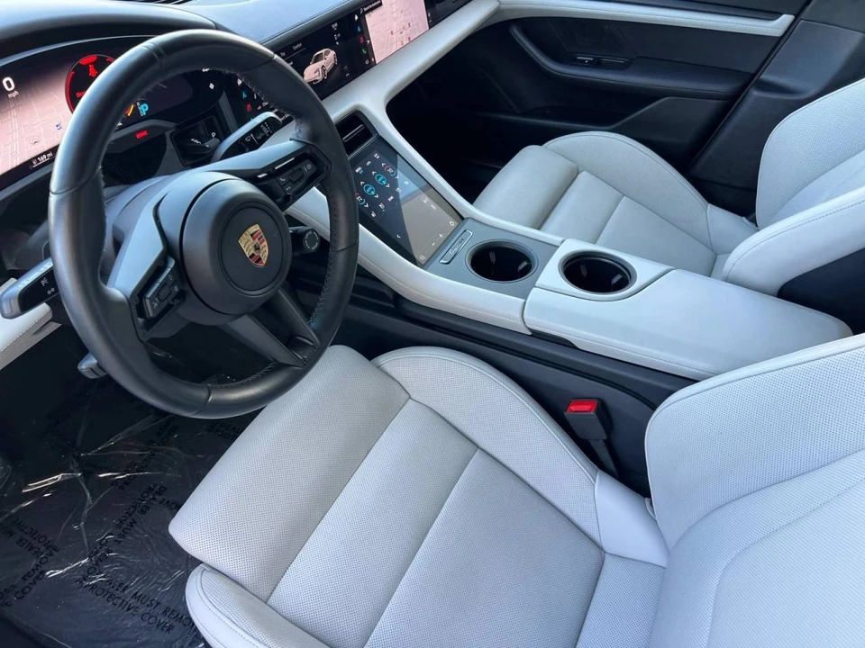 2023 Porsche Taycan Turbo - Image 4 of 5