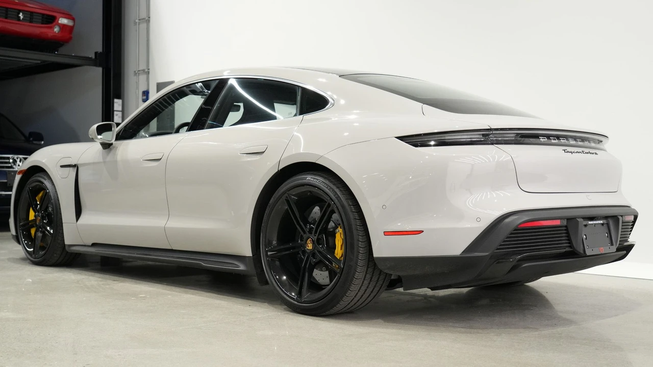 2023 Porsche Taycan Turbo S - Image 13 of 31