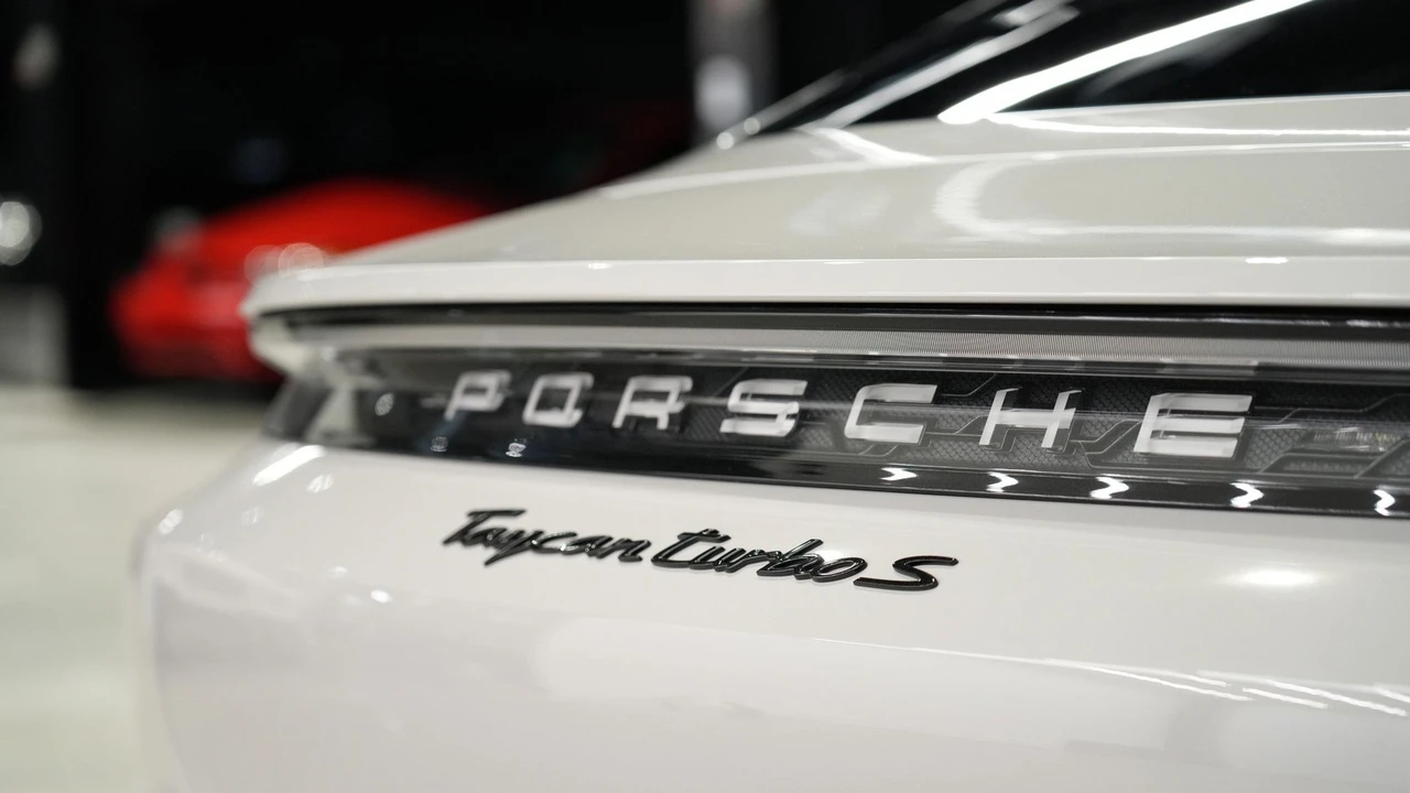 2023 Porsche Taycan Turbo S - Image 15 of 31