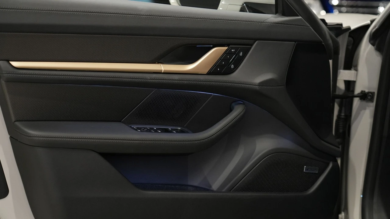2023 Porsche Taycan Turbo S - Image 20 of 31