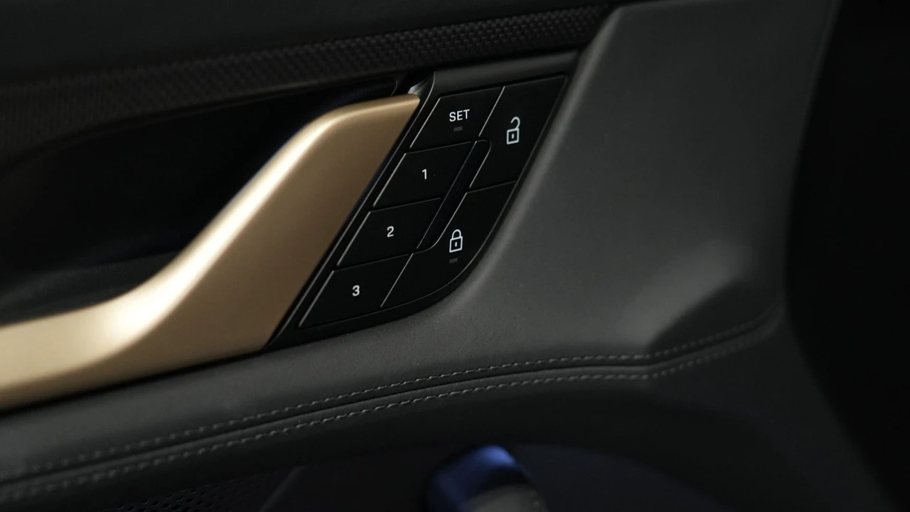 2023 Porsche Taycan Turbo S - Image 21 of 31