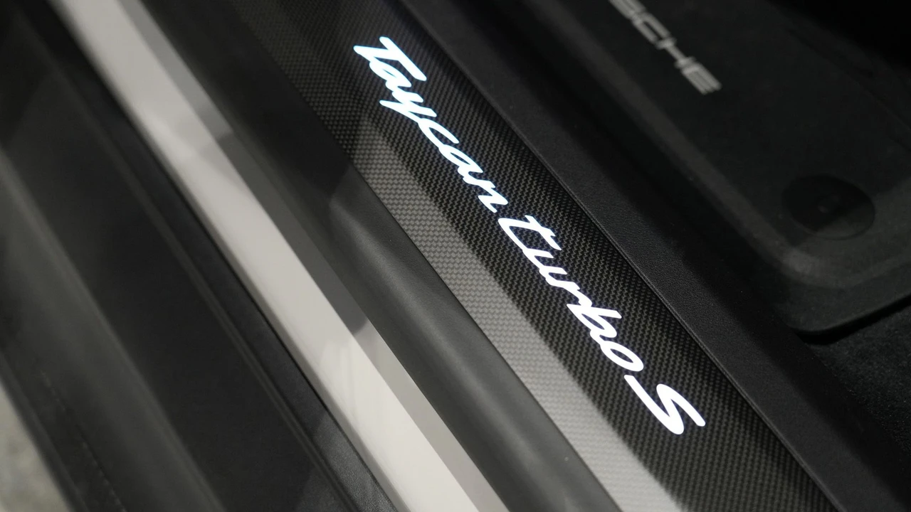 2023 Porsche Taycan Turbo S - Image 22 of 31