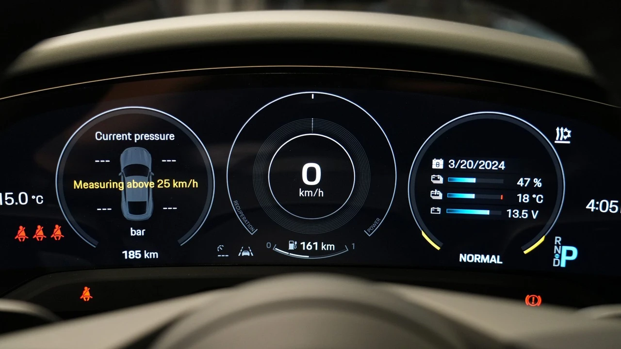 2023 Porsche Taycan Turbo S - Image 26 of 31