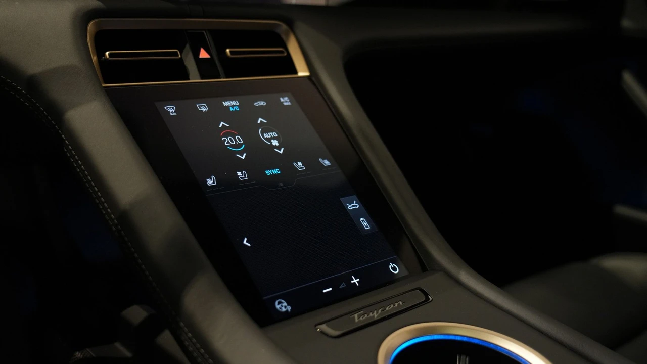 2023 Porsche Taycan Turbo S - Image 28 of 31