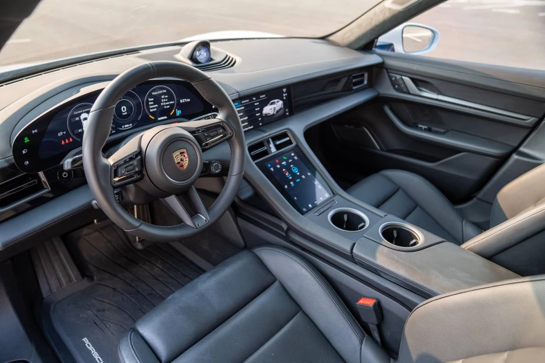 2023 Porsche Taycan Turbo - Image 4 of 5