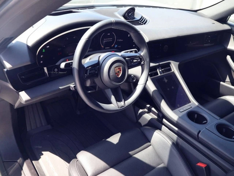 2023 Porsche Taycan - Image 4 of 5