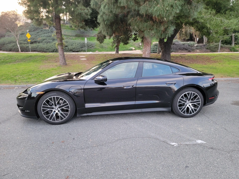 2023 Porsche Taycan - Image 10 of 31
