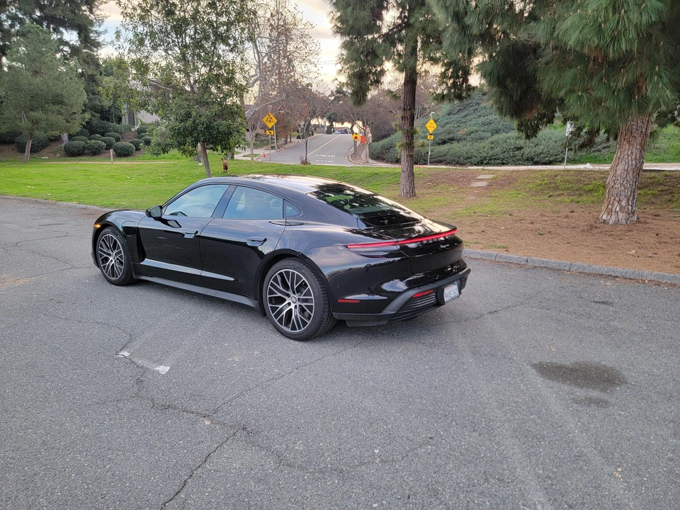 2023 Porsche Taycan - Image 12 of 31