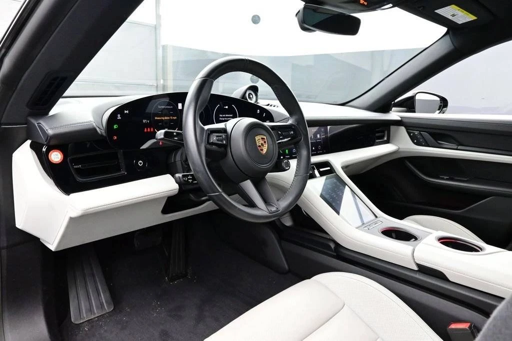2023 Porsche Taycan - Image 4 of 5