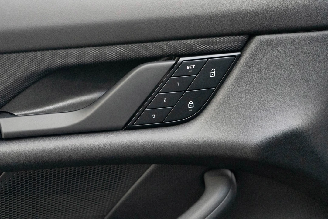 2023 Porsche Cayman - Image 10 of 21